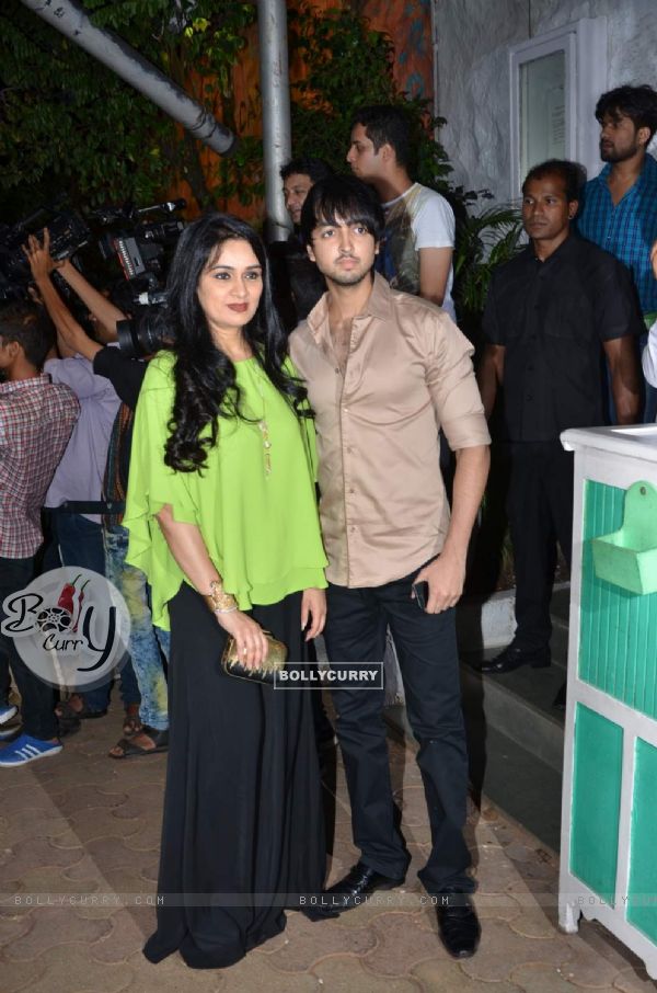 Padmini Kolhapure With Her Son at Success Bash of ABCD 2 (370669)
