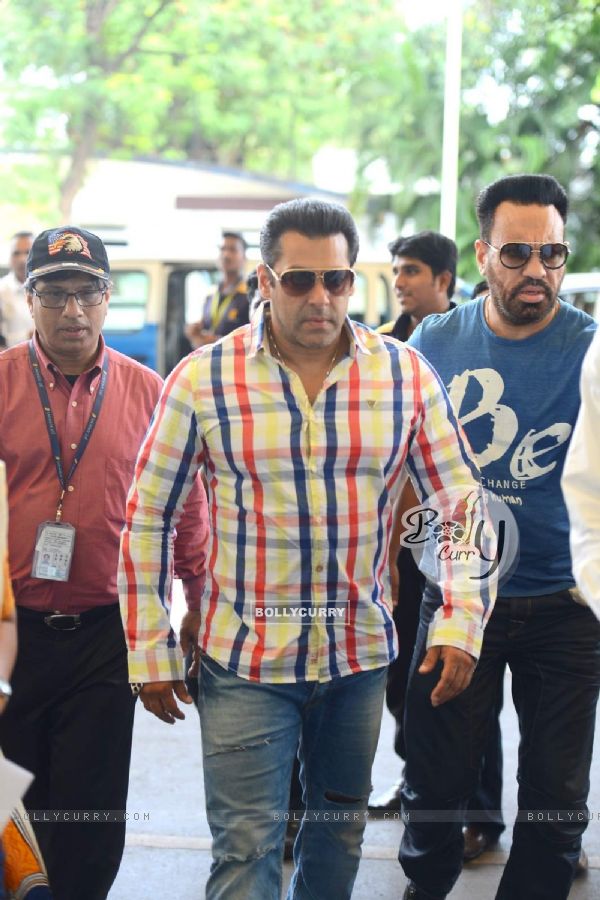 Salman Khan Leaves for Delhi