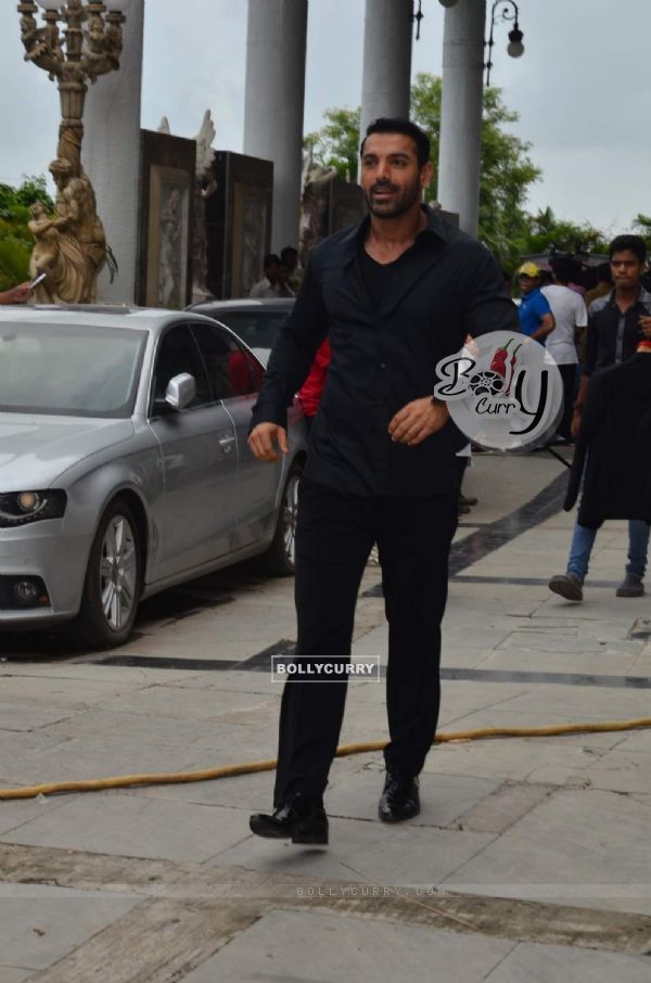 John Abraham on the Sets of Welcome Back!