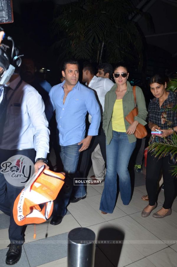 Salman Khan and Kareena Kapoor Returns from  Delhi