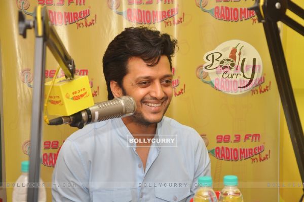 Riteish Deshmukh interacts with the listeners at the Promotions of Bangistan on Radio Mirchi (371321)