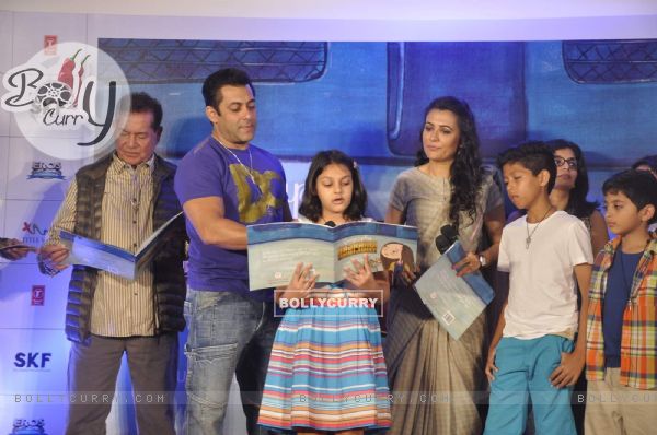 Salman Khan launches a book on Bajrangi Bhaijaan at a city school