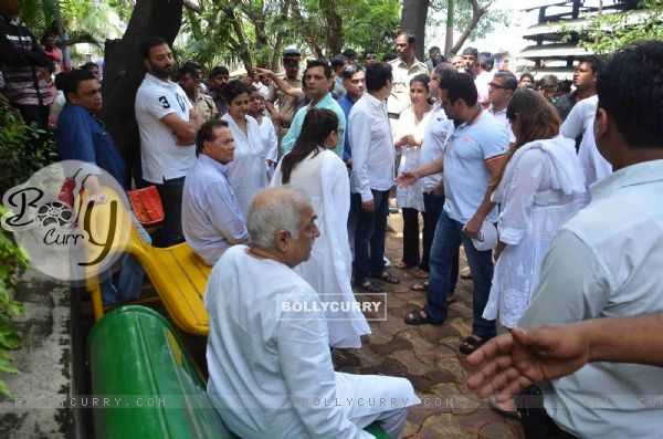 Salim Khan, Salman Khan Attends Friend's Father's Funeral