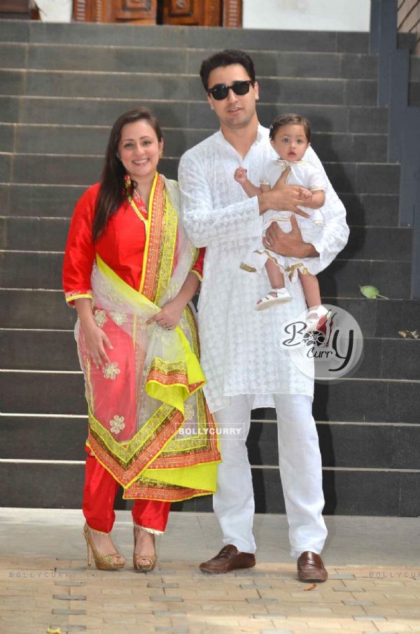 Imran Khan poses with wife Avantika and daughter Imara Khan