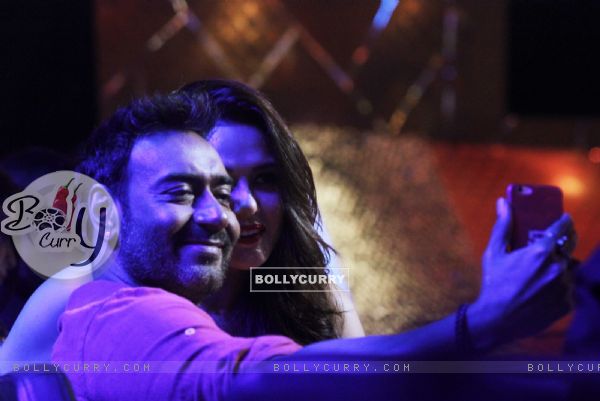 Ajay Devgn and Preity Zinta click a selfie at the Promotions of Drishyam on Nach Baliye 7