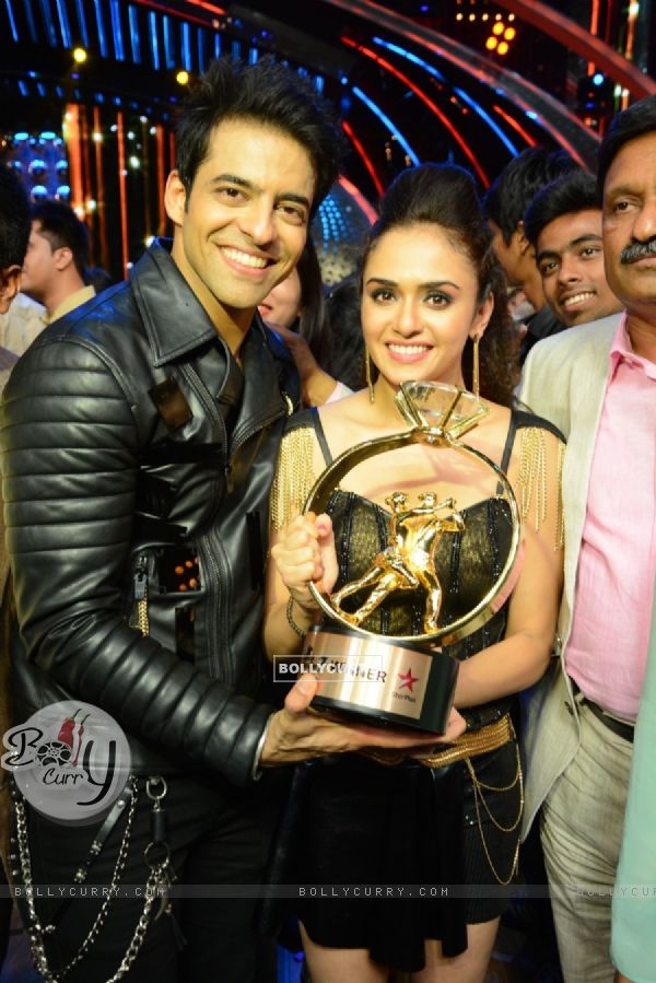 Amruta Khanvilkar and Himmanshoo A Malhotra pose with their Nach Baliye 7 trophy