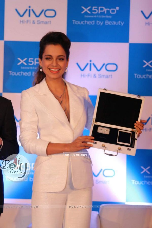 Kangana Ranaut Unveils the Vivo Smart Phone