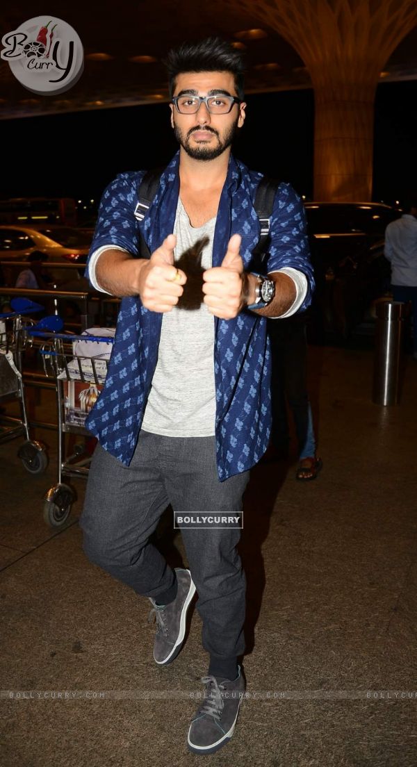 Arjun Kapoor Snapped at Airport