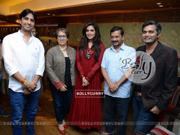 Delhi Cheif Minister Arvind Kejriwal With the Cast of Masaan for Screening