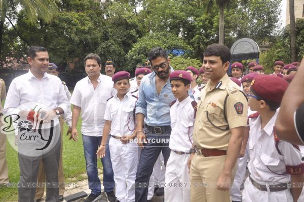 Suniel Shetty at Traffic Awareness Event Interacts With School Kids