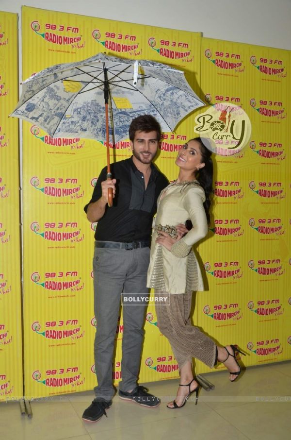 Imran Abbas and Pernia Qureshi for Promotions of Jaanisaar at Radio Mirchi (372675)