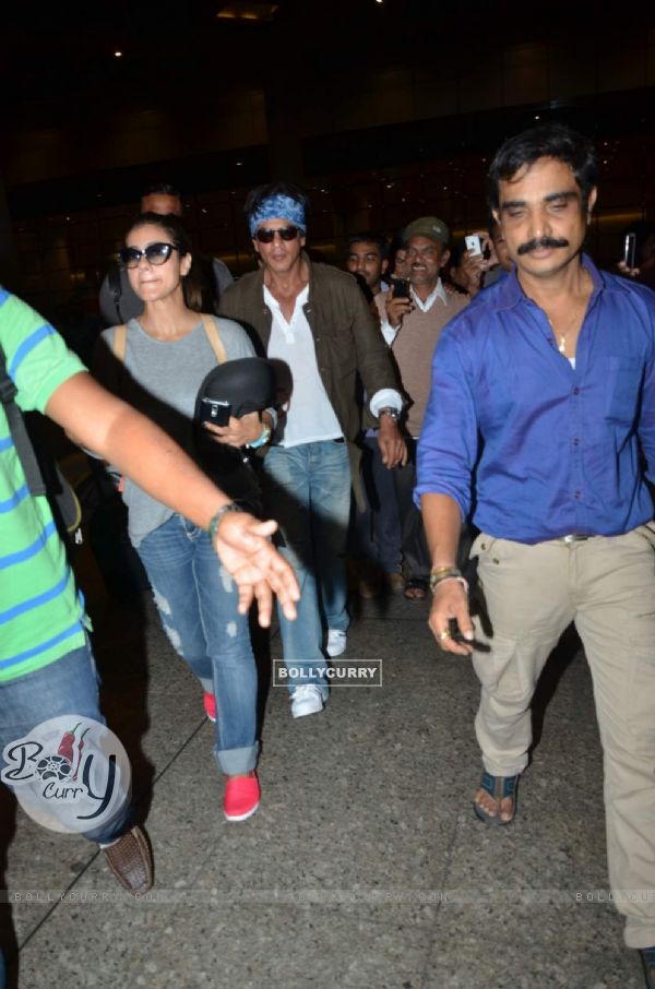 Shahrukh Khan and Kajol Snapped at Airport