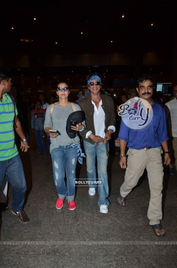 Shah Rukh Khan and Kajol  Snapped at Airport