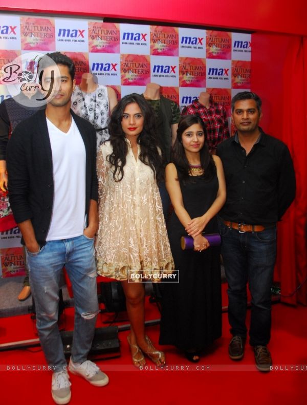 Vicky kaushal, Richa Chadda, Shweta Tripathi and Neeraj Ghaywan Visits Max Store in Pune