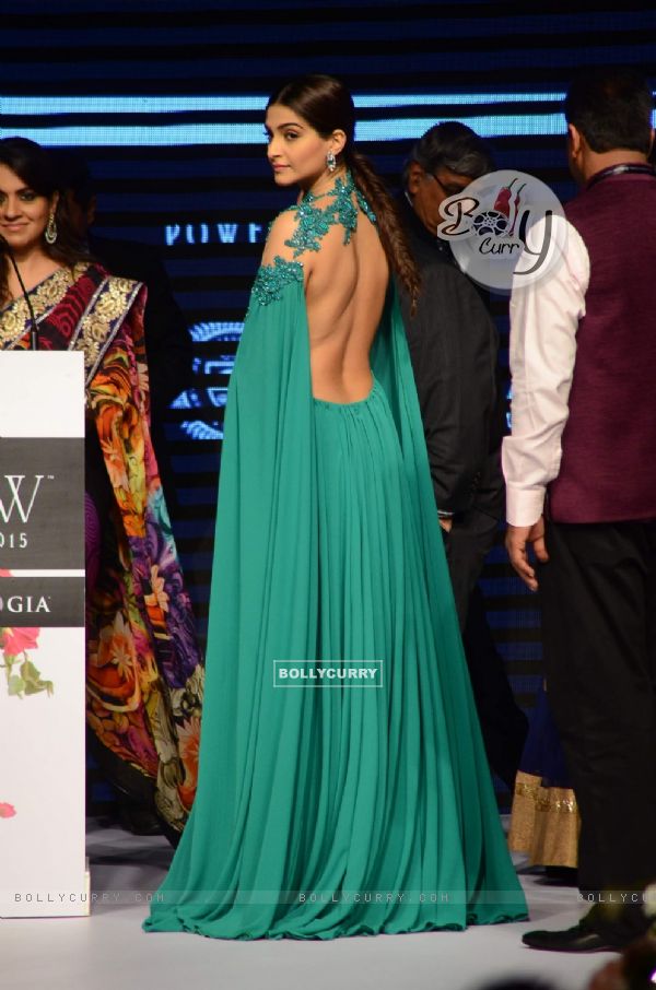 Sonam Stuns Everyone With Her Backless Gown at IIJW 2015