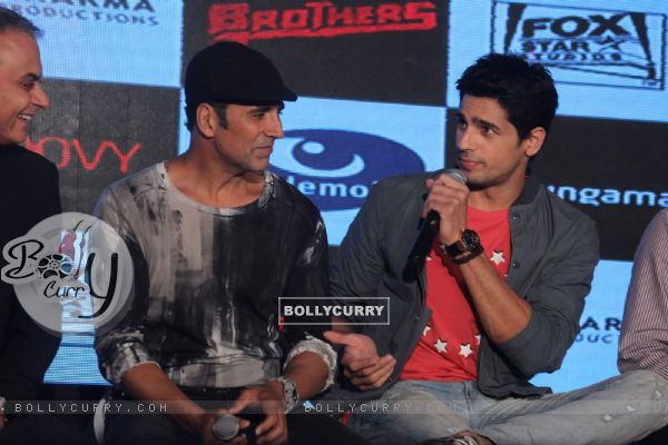 Sidharth Malhotra speaks about Akshay Kumar at the Launch of Brothers Mobile Game (373579)