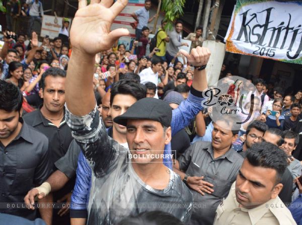 Akshay Kumar and Sidharth Malhotra wave to fans at the Promotions of Brothers