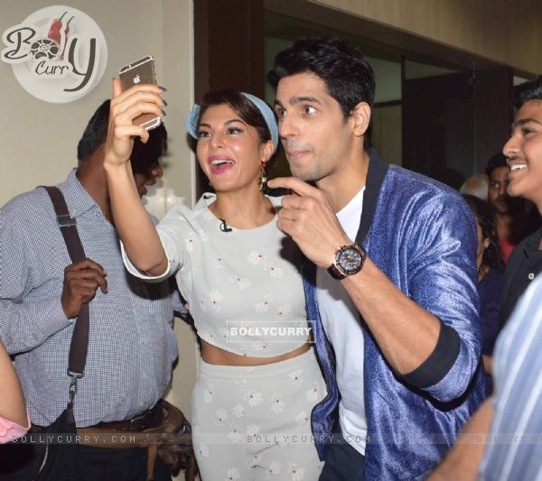 Jacqueline Fernandes and Sidharth Malhotra click a selfie at the Promotions of Brothers at a College (373620)