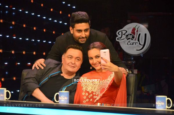 Selfie is Must! - All is Well Team for Promotions on Indian Idol Junior (374013)