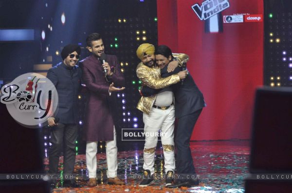 Shaan Greets Daler Mehndi on The Voice India