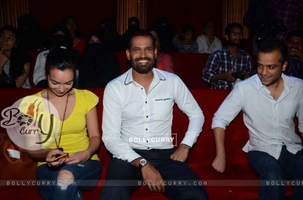 Yusuf Pathan was snapped at the Promotions of Phantom on Jhalak Dikhla Jaa 8 (374327)
