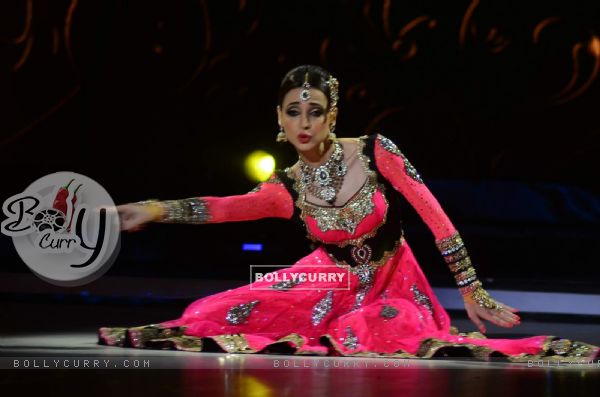 Sanaya Irani performing on Jhalak Dikhla Jaa 8