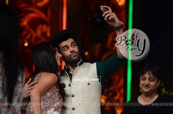 Manish Paul clicks a selfie with Katrina Kaif during the Promotions of Phantom on Jhalak Dikhla Jaa
