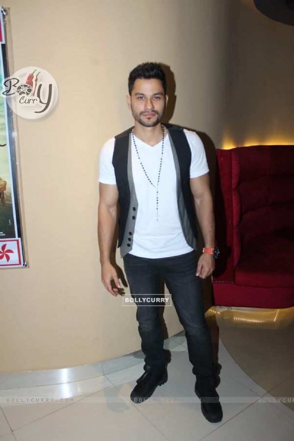 Kunal Khemu poses for the media at the Trailer Launch of Bhaag Johnny (374345)