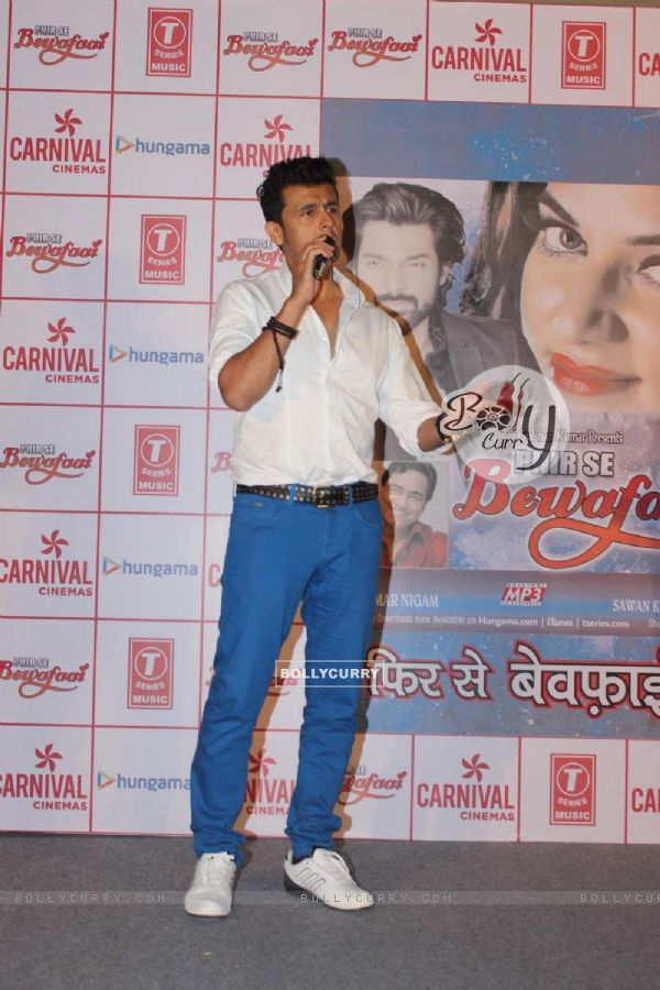 Sonu Niigam interacts with the audience at "Kya Batau" Song Launch