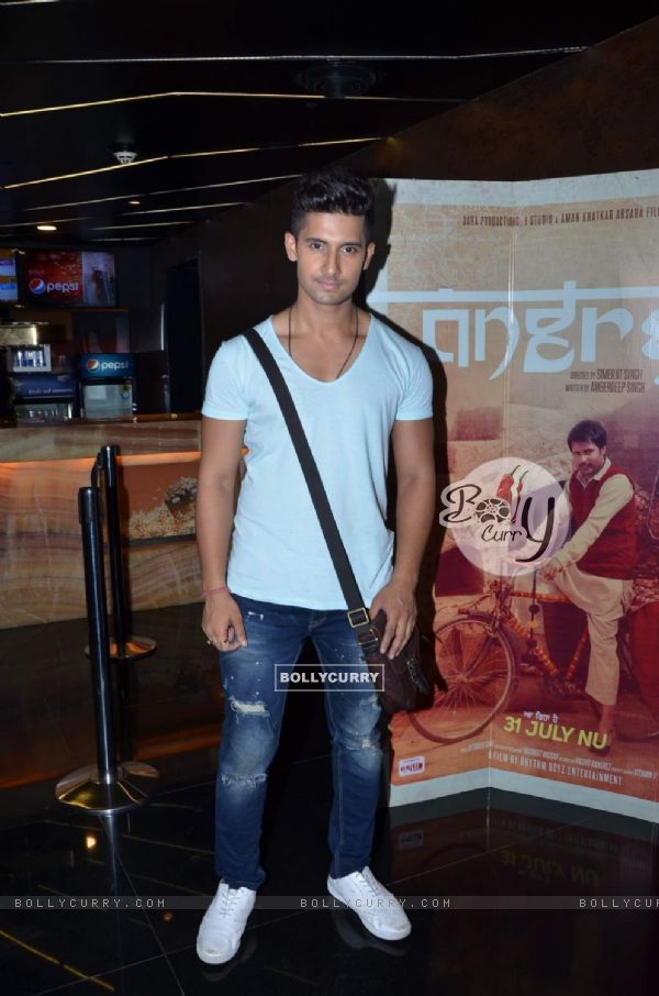Ravi Dubey poses for the media at the Special Screening of Angrej