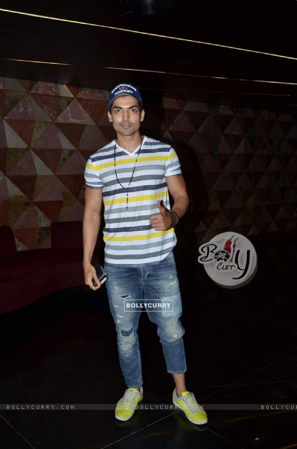 Gurmeet Choudhary poses for the media at the Special Screening of Angrej