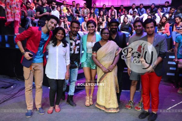 Contestants of Dance Plus Click a Picture with Remo Dsouza's Mother