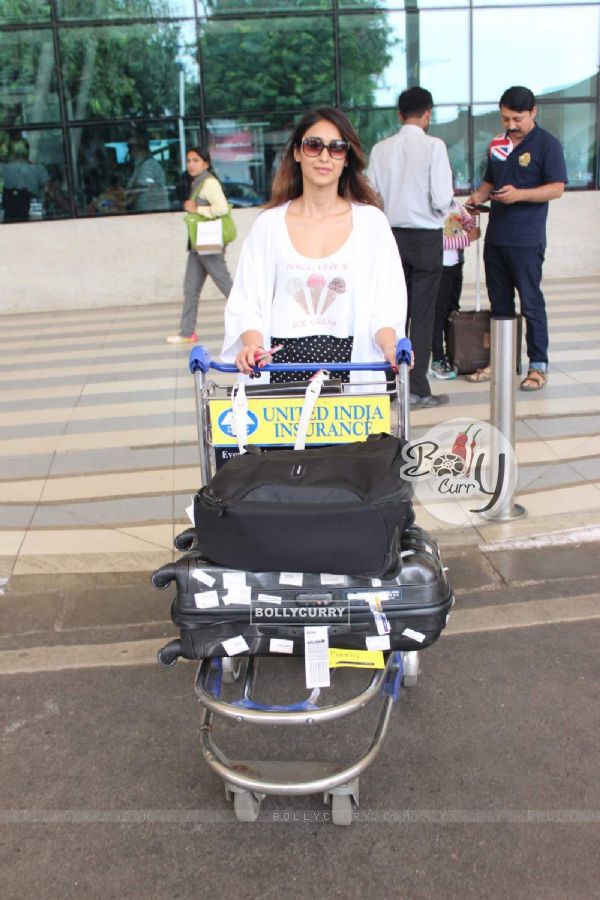 Ileana Dcruz Snapped at Airport