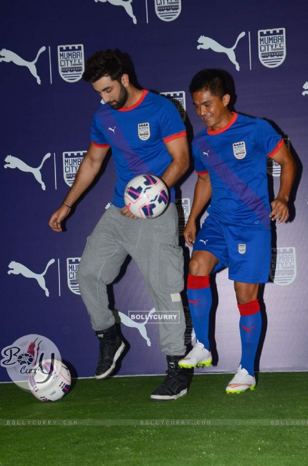 Ranbir Kapoor Plays Football at Mumbai FC Tee Launch