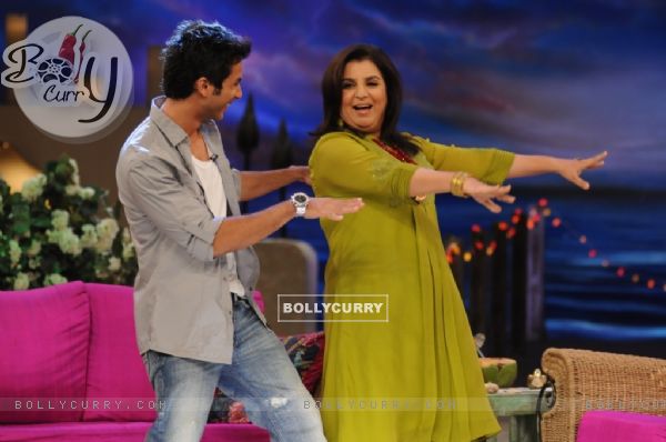 Farah Khan and Shahid Kapoor dancing