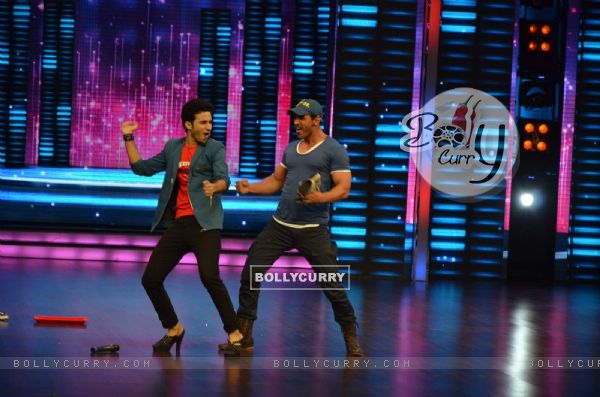 John Abraham Shakes a Leg with Raghav Juyal During Promotions of Welcome Back on Dance Plus (375832)