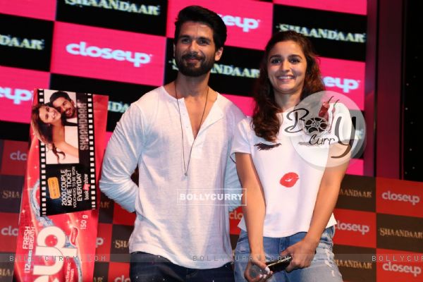 Shahid Kapoor and Alia Bhatt pose for the media at the Close Up First Move Party (376202)