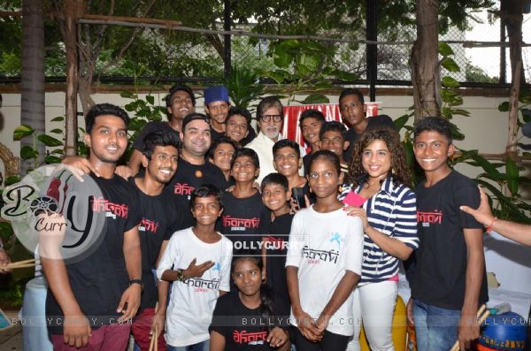 Amitabh at Dharavi Band Live Performance Organised by Red FM