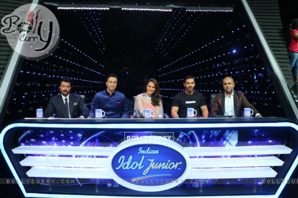 Cast of Welcome Back for Promotions on Indian Idol Junior