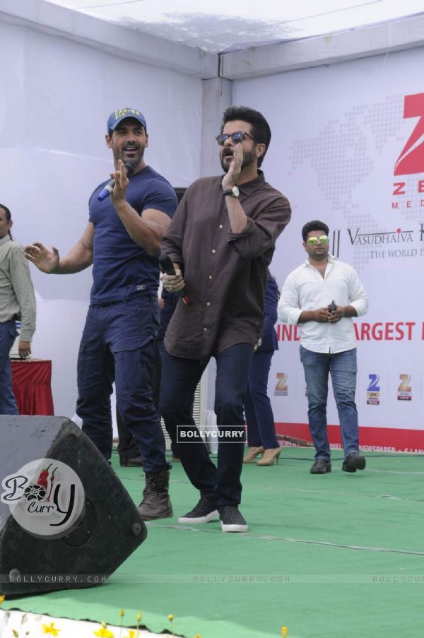 John Abraham and Anil Kapoor Dances During Promotions of Welcome Back at Delhi (376688)