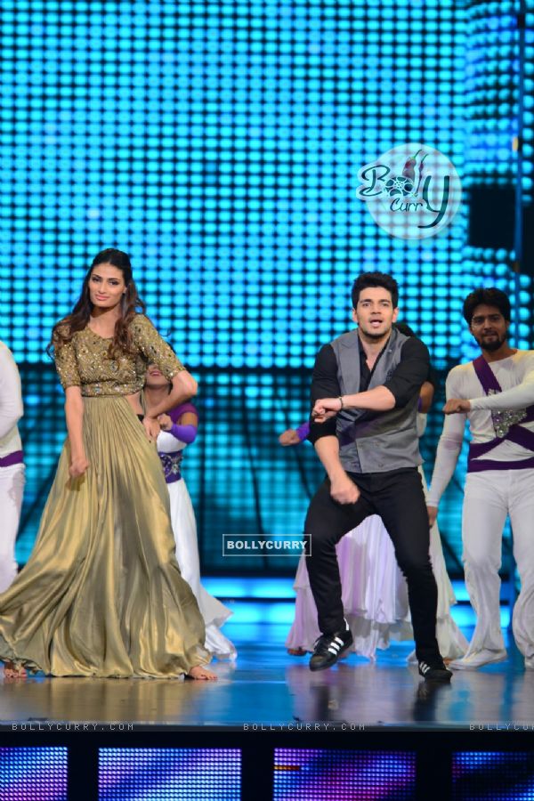 Sooraj Pancholi and Athiya Shetty Promotes Hero at Dance Plus