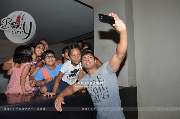 Varun Dhawan Clicks a Picture with Kids at Screening of Welcome Back