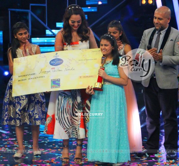 Winner Ananya Nanda Recieves Prize Money at Indian Idol Junior Season 2 Grand Finale