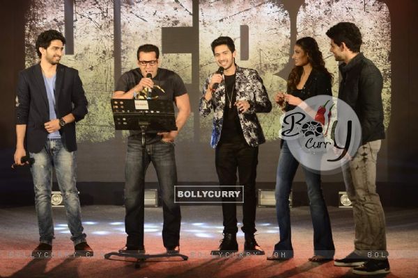 Salman Sings at Music Launch of 'Hero' (377295)