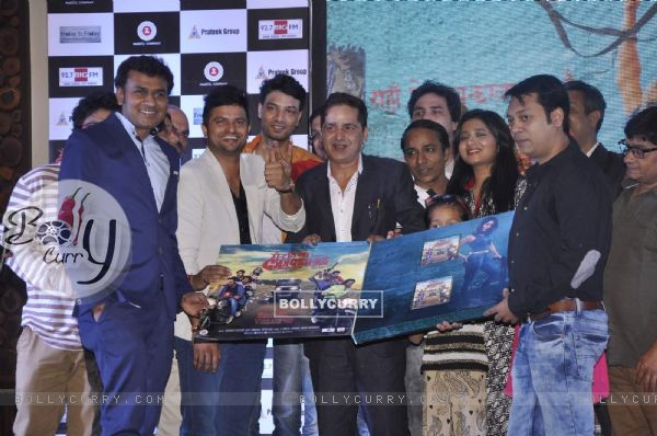 Suresh Raina and Aakash Dahiya at Music Launch of Meeruthiya Gangsters (377440)