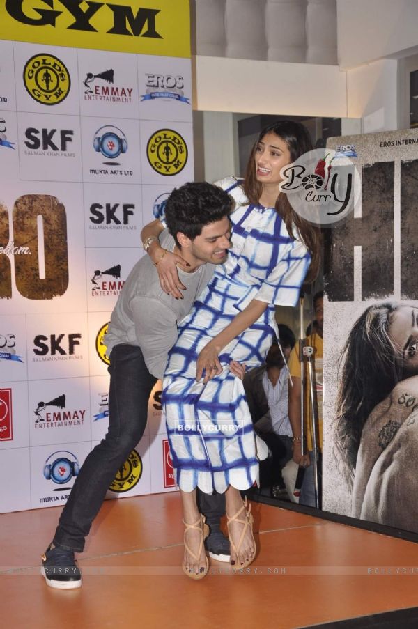 Sooraj Picks Athiya in His Arms During Promotions of Hero at Gold's Gym (377518)