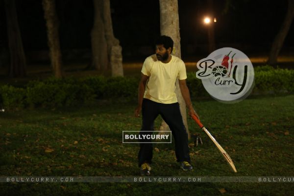 Prabhu Deva Get Set to Run for a Run During a Cricket Match on the Sets of Singh is Bliing (377587)