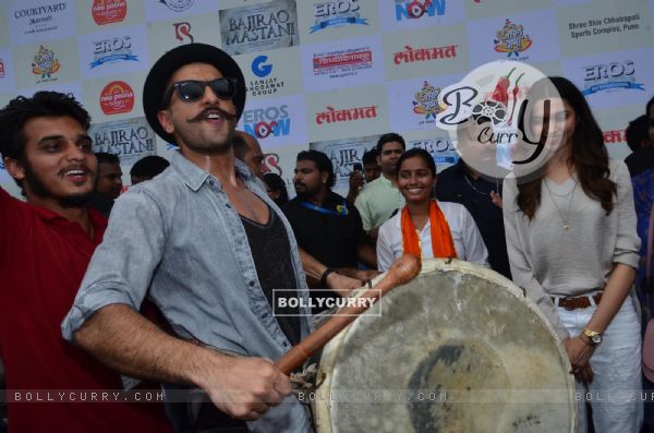 Deepika Padukone and Ranveer Singh at 'Gajanana' Song Launch of Bajirao Mastani (378080)