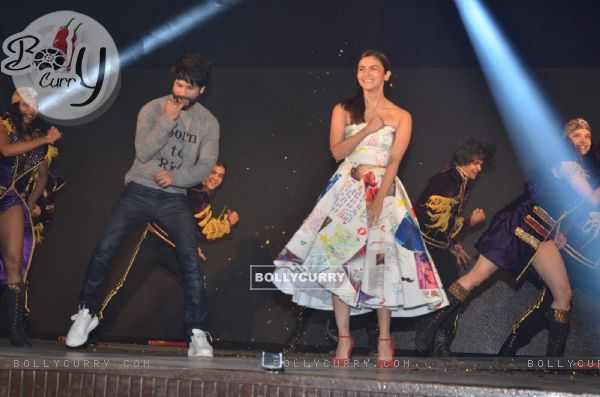 Shahid Kapoor and Alia Bhatt Dances at Song Launch of Shaandaar