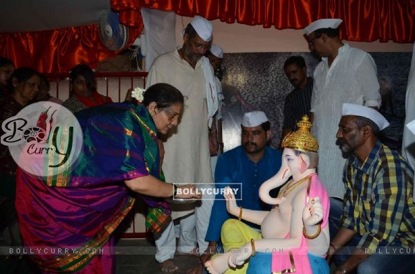 Nana Patekar Brings Ganpati Bappa Home